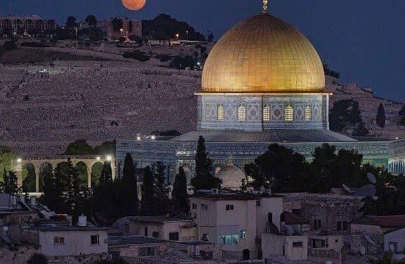 درخشش ماه بر فراز بیت المقدس