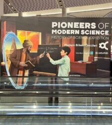 مریم میرزاخانی در کنار خوارزمی، تصویری از شکوه جاودانه علم