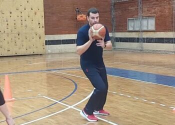 برای اولین بار در تاریخ ورزش دزفول؛ حضور یک مربی خارجی استعدادیاب در دزفول