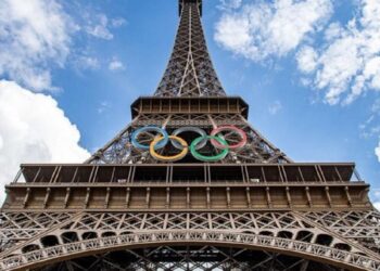 مخالفت نوادگان گوستاو ایفل با نگه‌داری دائمی حلقه‌های المپیک روی برج ایفل