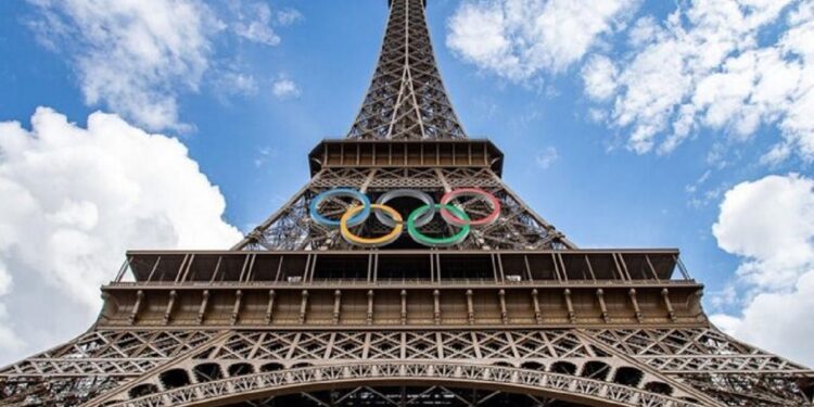 مخالفت نوادگان گوستاو ایفل با نگهداری دائمی حلقههای المپیک روی برج ایفل