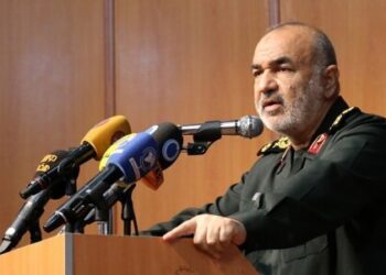 فرمانده سپاه: در شرایط تحریمی کشتی‌ها و نفت‌کش‌هایمان را زدند و ما مقابله به مثل کردیم