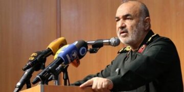 فرمانده سپاه: در شرایط تحریمی کشتی‌ها و نفت‌کش‌هایمان را زدند و ما مقابله به مثل کردیم