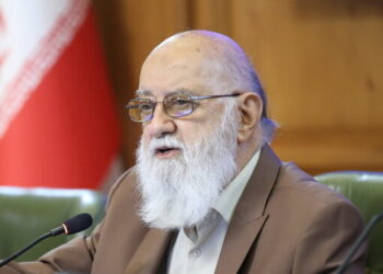 رئیس شورای شهر تهران خبر داد کمر ترافیک را با ورود اتوبوس‌های جدید خواهیم شکست/ در ماجرای تابلوهای موزه بیخودی شلوغ کردند