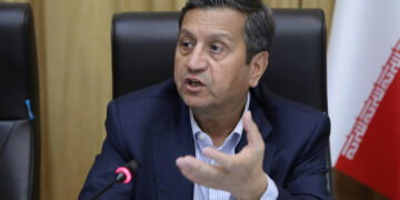 وزیر اقتصاد: نظارت در بیمه مرکزی ضعیف است/ نیازمند اصلاح در معیارهای توانگری بیمه‌ای هستیم