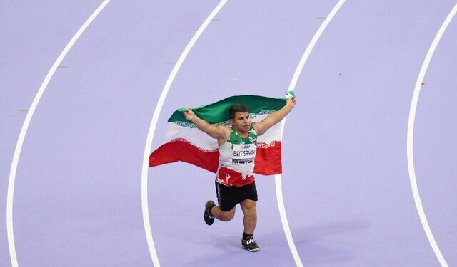 واکنش ‌نماینده‌ خوزستان به پس گرفتن طلای پارالمپیک بیت‌سیاح پس از نشان دادن پرچم «خانم ام‌البنین»