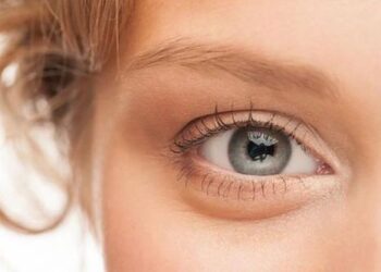 جراحی برای تغییر رنگ چشم؛ داشتن چشمان رنگی به چه قیمت؟