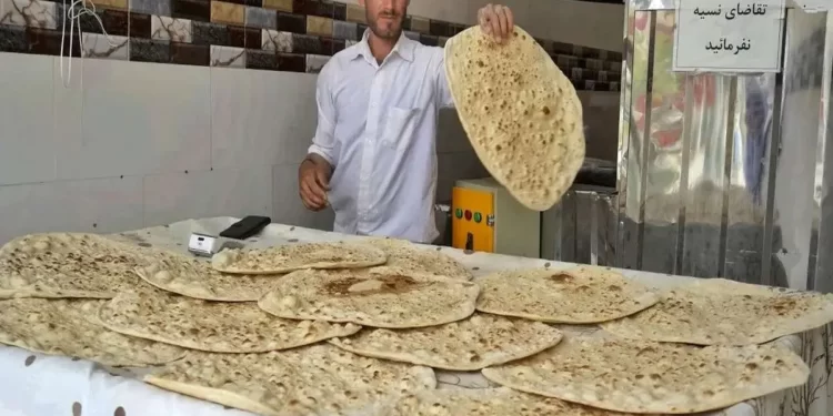 تنور گران‌فروشی و کم‌فروشی نان داغ شد