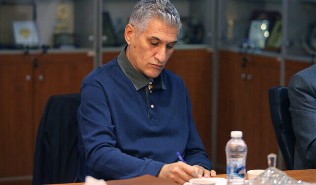 کارخانه: به مربیان خارجی زنگ زدند به ایران نیایید/ شهریاری دانشمند است