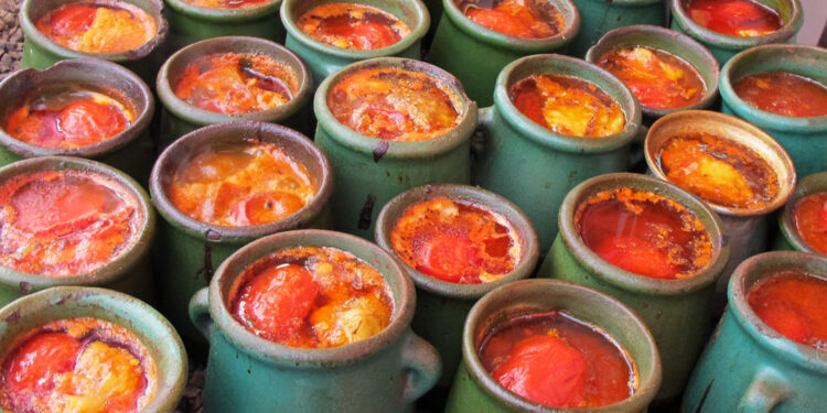 آرزو دفتری کارشناس گردشگری/ گردشگری باید برای جامعه ی محلی درآمدزایی داشته باشد