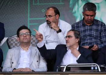 اکنون وقت تغییر در مدیریت استقلال است