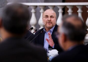 در دیدار مدیران رسانه‌های کشور قالیباف: درآمد خانواده‌ها دچار ناترازی شده است/ رسانه می‌تواند مشکلات کشور را برطرف کند