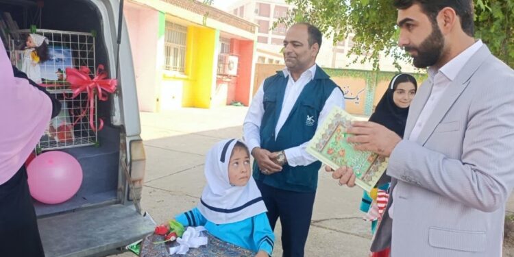 آیین بازگشایی کتابخانه سیار کانون پرورش فکری کودکان و نوجوانان در دزفول