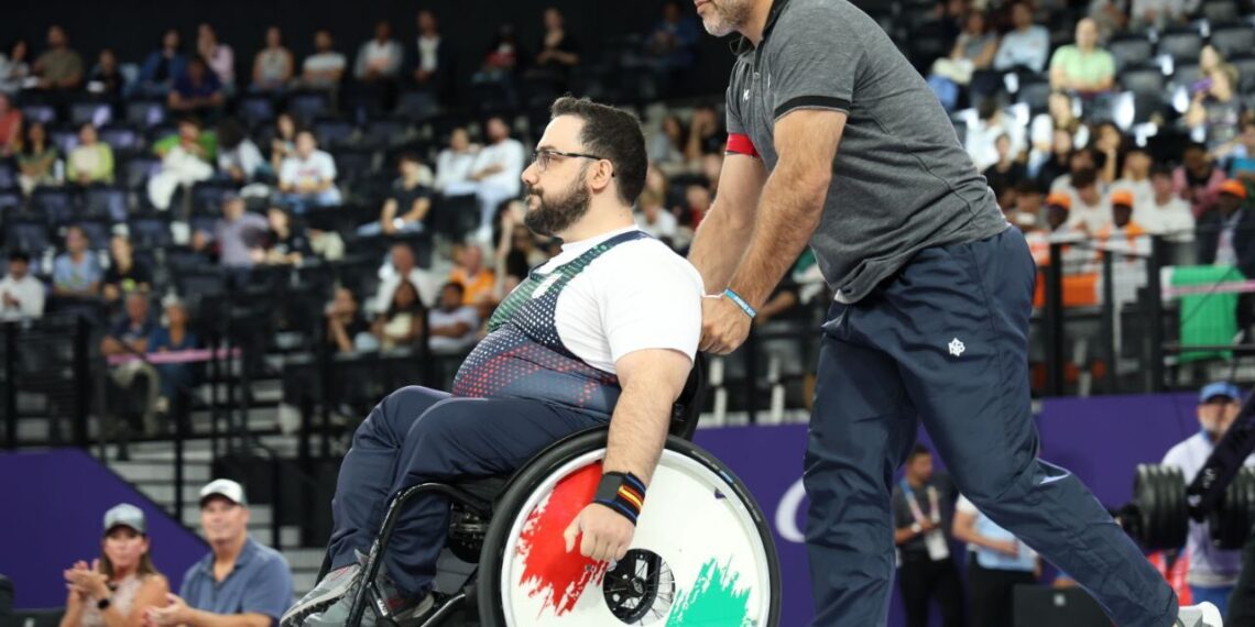 رسیدن به قله افتخار با ویلچر اراده