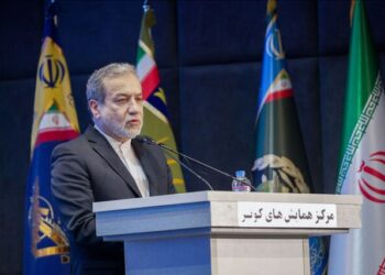 وزیر امور خارجه جمهوری اسلامی ایران گفت: دیپلماسی و میدان را نمی‌توان از هم منفک و جدا دانست بلکه این ۲ مکمل یکدیگر هستند.