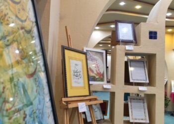 نمایشگاه نقاشی و خوشنویسی «ترنم اقتدار» در دزفول برگزار شد