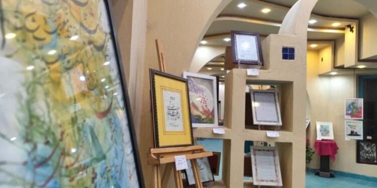 نمایشگاه نقاشی و خوشنویسی «ترنم اقتدار» در دزفول برگزار شد