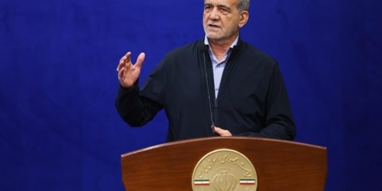 پزشکیان: فراجا برابر تعدی‌کنندگان به حق مردم ایستادگی می‌کند