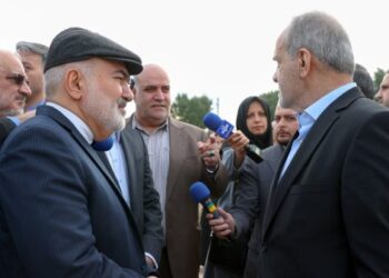 تاکید پزشکیان در بازدید از حاشیه رود کارون: نقشه جامع، کارآمد و دوراندیشانه برای ساماندهی حاشیه رود کارون تهیه شود