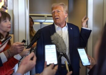 واکنش ترامپ به برخورد بالگرد با هواپیما: می‌توانستیم از آن جلوگیری کنیم