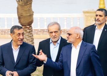 ما استاد تبدیل فرصت‌ها به بحران هستیم!