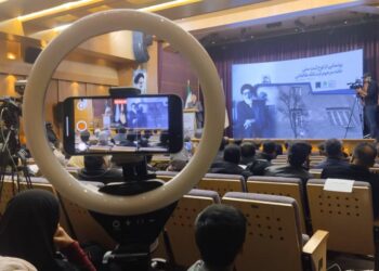 نمایشگاهی از عکس‌های کمتر دیده شده مرحوم آیت‌الله  طالقانی