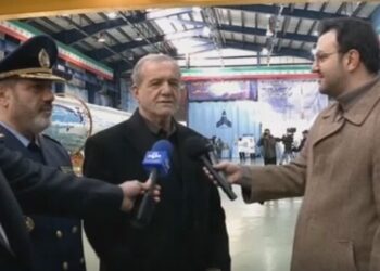 در بازدید از دستاوردهای فضایی وزارت دفاع پزشکیان: با دستاوردهای دفاعی‌مان هیچ کشوری جرات تجاوز به خاک ایران را ندارد