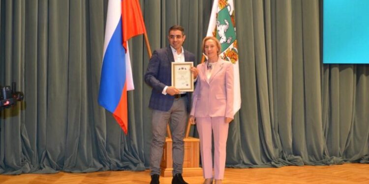 دانشمند جوان اهل ایذه در روسیه تجلیل شد؛ نبوغ ایرانی در دانشگاه تامسک