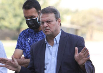 اندر حکایت ابوالمشاغل پر حاشیه