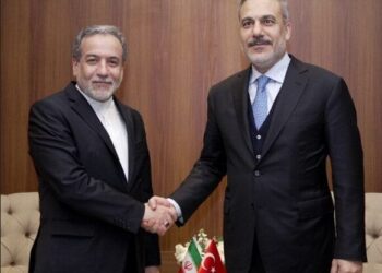 در دیدار با وزیر خارجه ترکیه عراقچی: حفظ و صیانت از روابط، مسئولیت مشترک مقام‌های ایران و ترکیه است