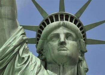 رافائل گلوکسمان: مجسمه آزادی باید به فرانسه بازگردد