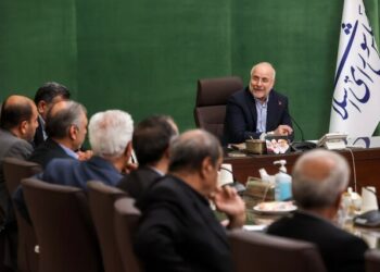 در نشست با جمعی از نمایندگان تشکل‌های کارگری کشور قالیباف: با یک تلاش و اقدام کوچک می‌توان برای کارگران فاقد مسکن، زمین تهیه کرد