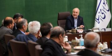 در نشست با جمعی از نمایندگان تشکل‌های کارگری کشور قالیباف: با یک تلاش و اقدام کوچک می‌توان برای کارگران فاقد مسکن، زمین تهیه کرد