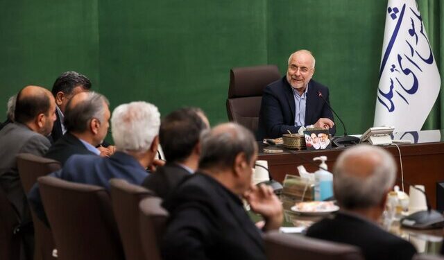 در نشست با جمعی از نمایندگان تشکل‌های کارگری کشور قالیباف: با یک تلاش و اقدام کوچک می‌توان برای کارگران فاقد مسکن، زمین تهیه کرد