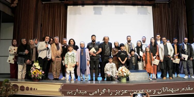 فیلم سینمایی «ماهی و خرچنگ» اکران شد