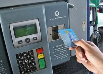 مدیر سامانه هوشمند سوخت: کارت سوخت فعلا حذف نمی‌شود/ انتقال سهمیه سوخت به کارت بانکی زمان‌بر است