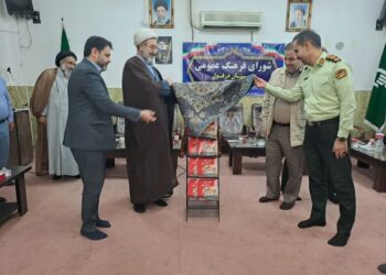 اولین کتاب مستندتاریخی از بمباران دزفول در حوزه ادبیات کودک به مناسبت چهار خرداد  در دزفول رونمایی شد