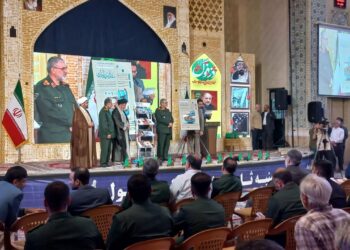 رونمایی از ۱۲ عنوان کتاب به مناسبت روز مقاومت و پایداری دزفول