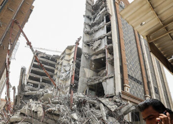 فردای خاک، شهر بر سرمان آوار شد یکی از متروپل‌های اهواز فرو ریخت