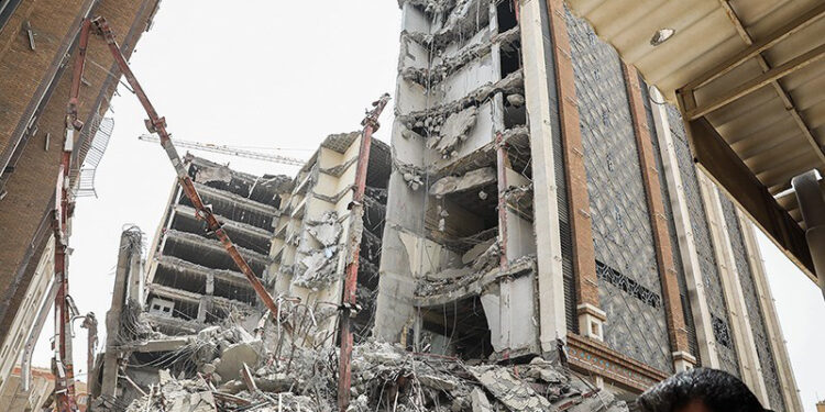 فردای خاک، شهر بر سرمان آوار شد یکی از متروپلهای اهواز فرو ریخت