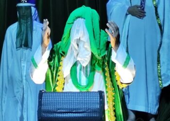 اجرای نمایش مذهبی «در آغوش او» در دزفول