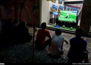 وقتی فوتبال آخرین دل‌خوشی مردم است، حق ندارید با آن بازی کنید