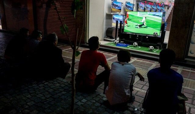 وقتی فوتبال آخرین دل‌خوشی مردم است، حق ندارید با آن بازی کنید