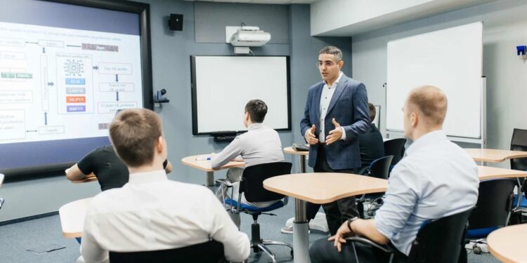 از بخش سوسن ایذه تا دانشگاه برتر روسیه /افتخار فرزند ایذه جز دو درصد دانشمندان برتر جهان