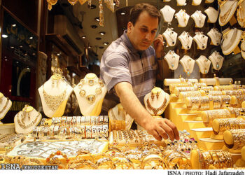 رئیس اتحادیه طلافروشان به ایسنا اعلام کرد بازار طلای داخلی از تلاطم جهانی دور ماند/ پیش‌بینی بازار طلا در چند روز آینده