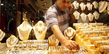 رئیس اتحادیه طلافروشان به ایسنا اعلام کرد بازار طلای داخلی از تلاطم جهانی دور ماند/ پیش‌بینی بازار طلا در چند روز آینده