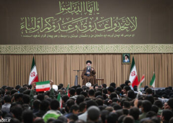 در دیدار هزاران نفر از دانش‌آموزان و دانشجویان رهبر انقلاب: مسئله آمریکا با جمهوری اسلامی، ناسازگاری ذاتی و تقابل منافع است