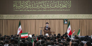 در دیدار هزاران نفر از دانش‌آموزان و دانشجویان رهبر انقلاب: مسئله آمریکا با جمهوری اسلامی، ناسازگاری ذاتی و تقابل منافع است