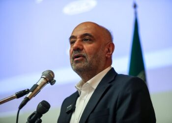 میدری خبر داد: واگذاری ۱۰۰ هزار قطعه زمین به صنایع برای ساخت مسکن کارگری در کشور/ رصد برخط بیکاری