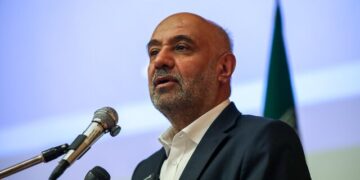 میدری خبر داد: واگذاری ۱۰۰ هزار قطعه زمین به صنایع برای ساخت مسکن کارگری در کشور/ رصد برخط بیکاری